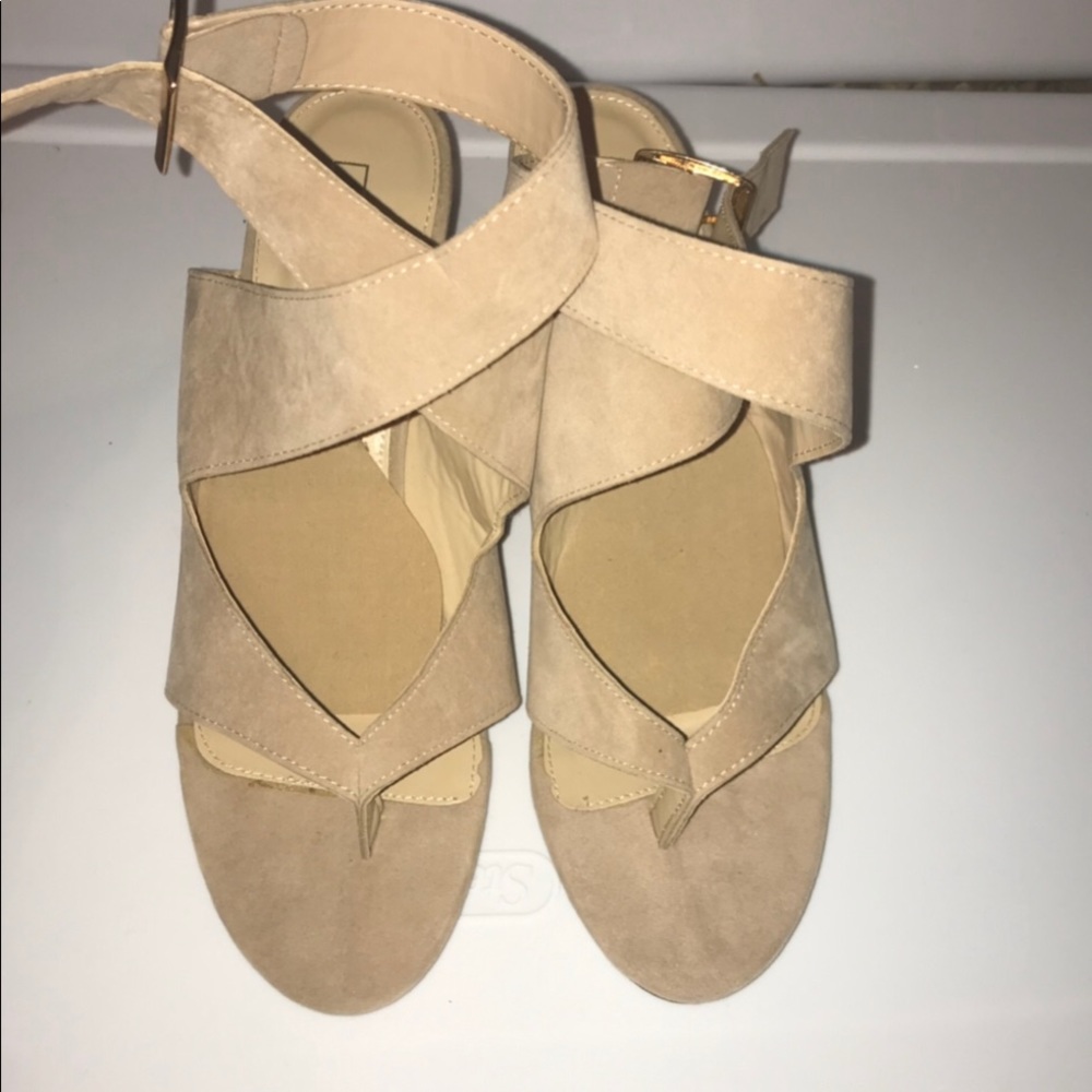 Yoki Tan heels, size 10